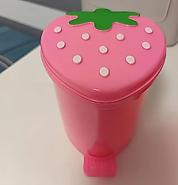 Pembe Mini, Plastik Çöp Kutusu